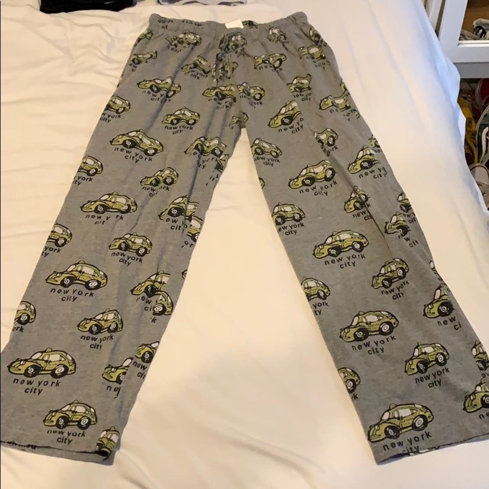 gray pajama bottoms